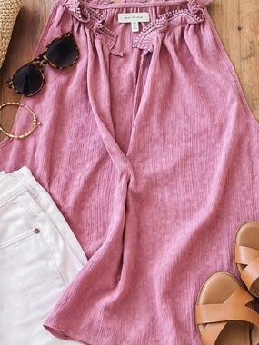 Max Studio Textured Sleeveless Blouse Dusty Rose Ruffle Neck Boho Luxe Top M